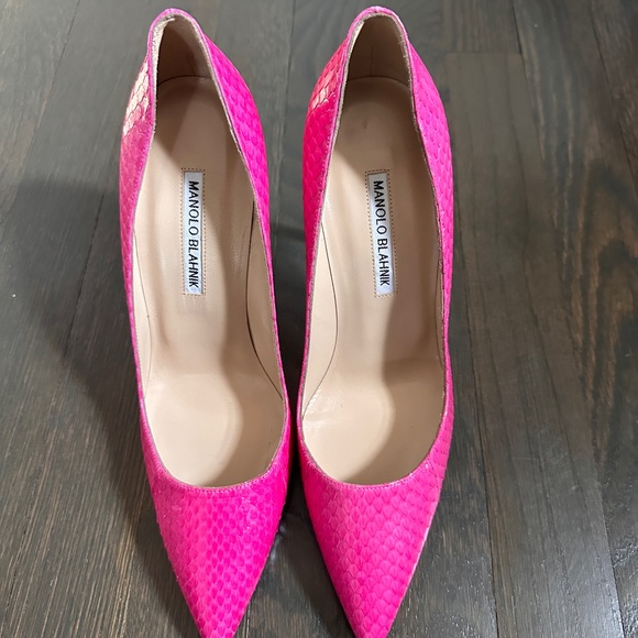 Manolo Blahnik Pink Snake Skin Pumps - Picture 2 of 5